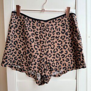 F21 Leopard Print High Waisted Zip Rayon Tap Shorts in Brown & Black size Medium